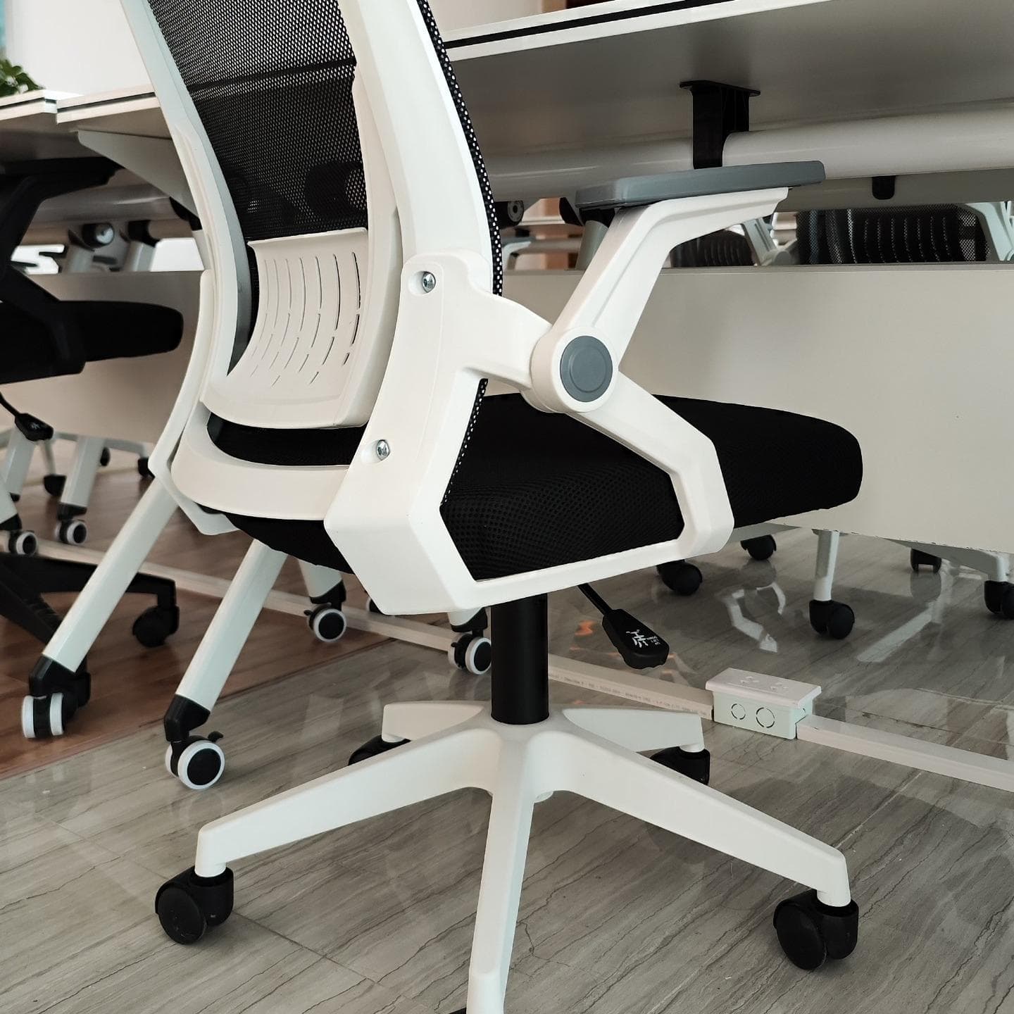 {CTH 10} Anzani Ghế Văn Phòng Xoay CTH-10 Không Ngả Lưng Cố Định Chất Liệu ABS & Vải Lưới Thoáng Khí Thiết Kế Tay Năng Hạ Nhỏ Gọn Tiện Lợi Nâng Hạ Tùy Chỉnh Bảo Hành 6 Tháng